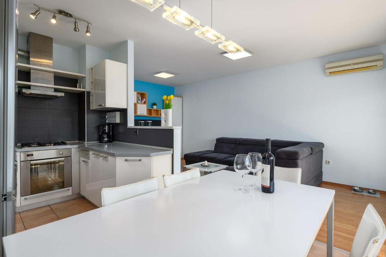 Near The Town Center Aja Apartament Umag